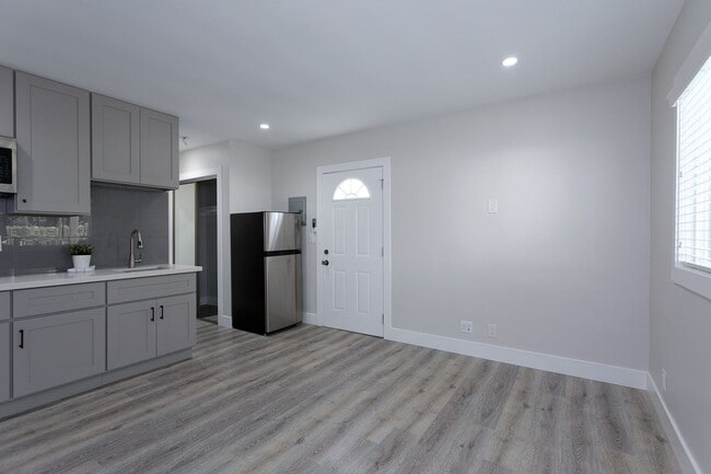 Building Photo - gra783