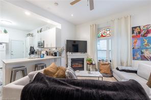 Photo du bâtiment - 5 BEDROOM * Richmond ST * STEPS from UWO * AVAIL May 1st * ALL INCLUSIVE
