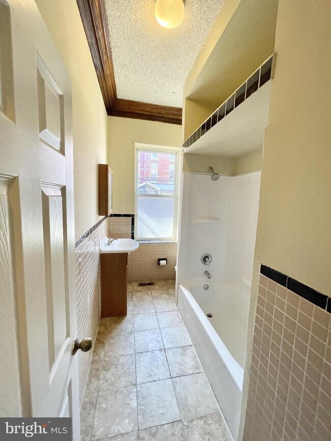 Building Photo - 4036 Spring Garden St
