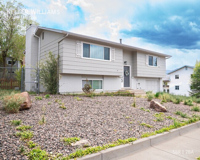 Building Photo - 1105 Mt View Ln