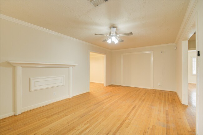 Foto del edificio - 5902 Hornwood Dr