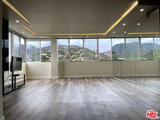 Foto del edificio - 17352 Sunset Blvd