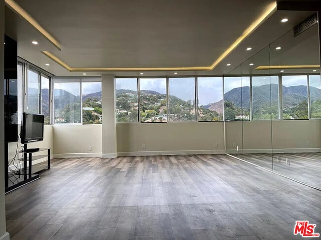 Building Photo - 17352 Sunset Blvd