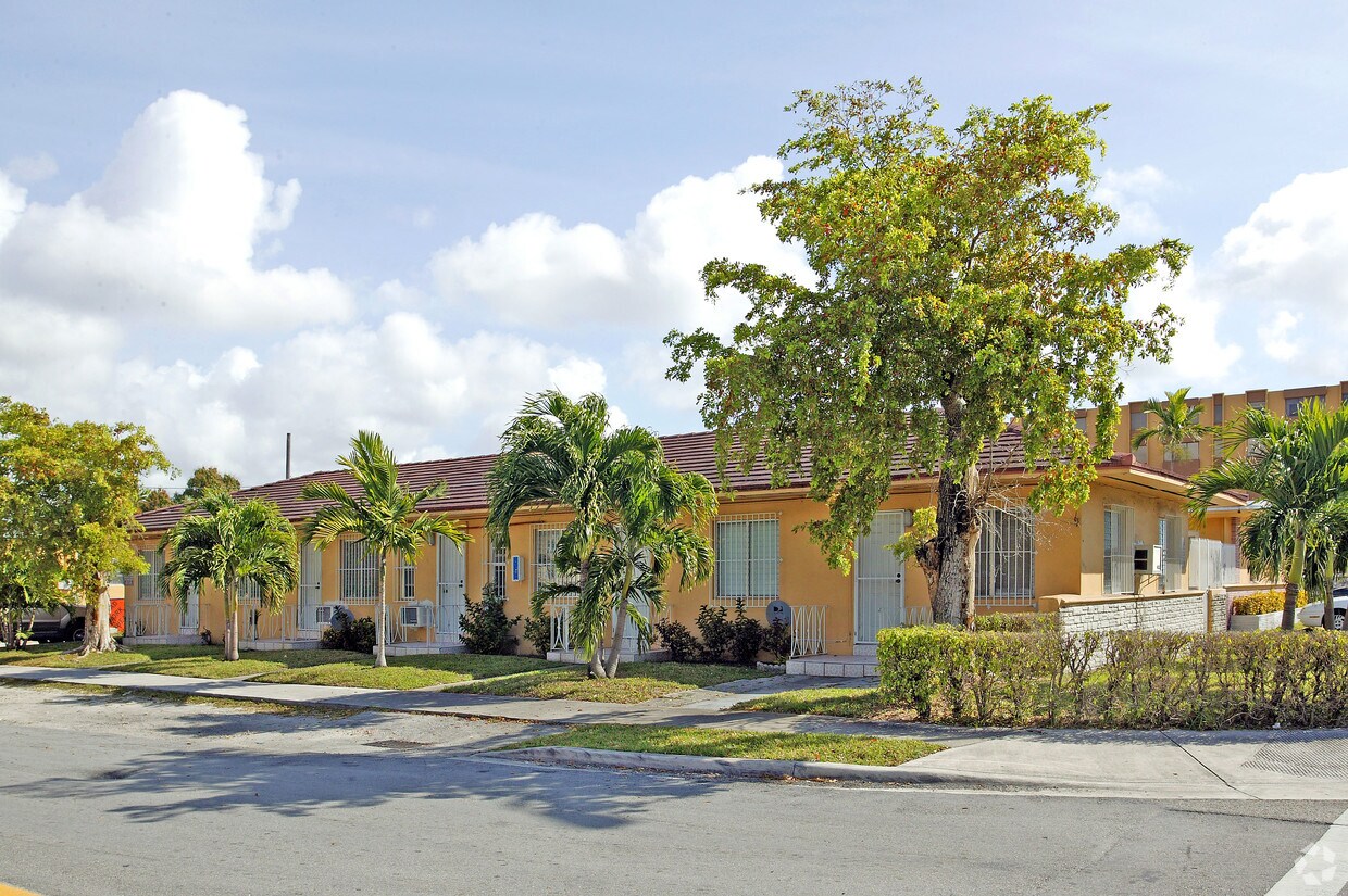 Primary Photo - 4031 W Flagler St