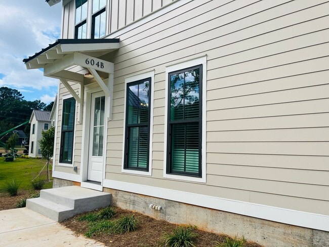 Building Photo - 604 Freeman St