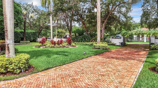Foto del edificio - 6710 SW 92nd St