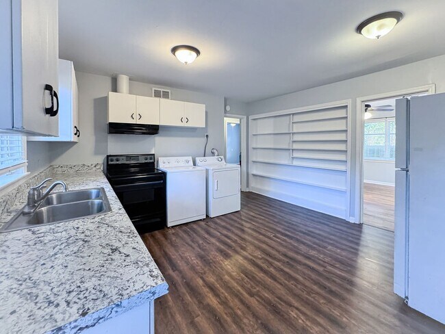 Foto del edificio - 2054 Emogene St