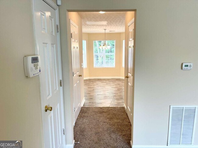 Building Photo - 5745 Strathmoor Manor Cir