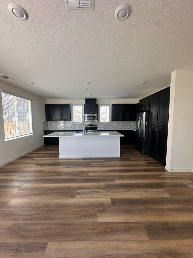 Building Photo - 2476 Laramie Cir