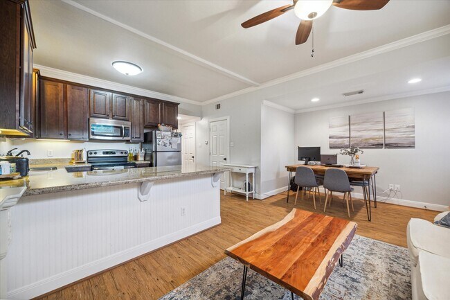 Foto del edificio - 611 E 20th St