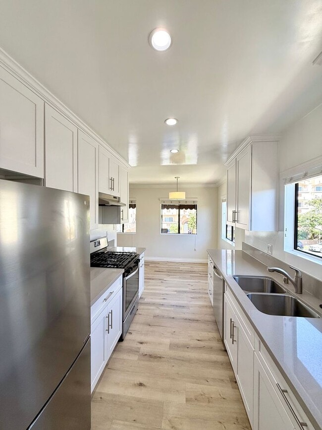 Building Photo - 1243 Armacost Ave