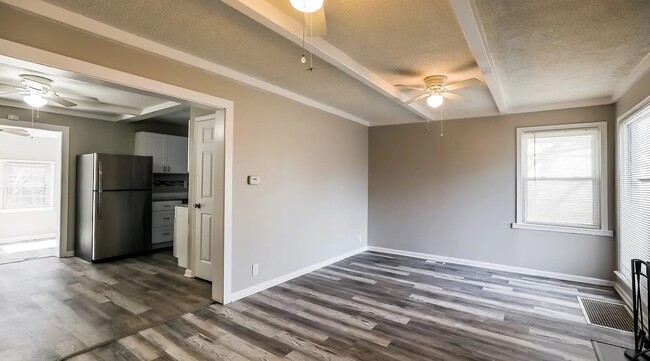 Building Photo - 9924 Richmond Dr