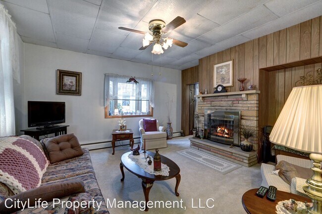 Building Photo - 4 br, 1 bath House - 1083 Saxonburg Blvd