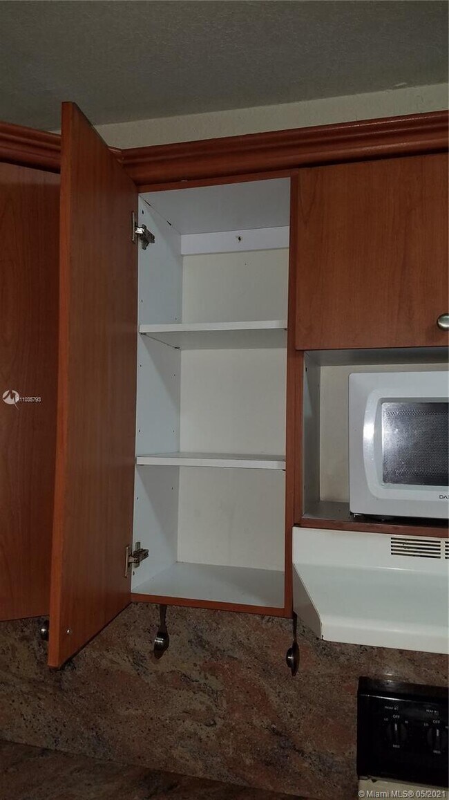 Foto del edificio - 3210 NW 12th Ave