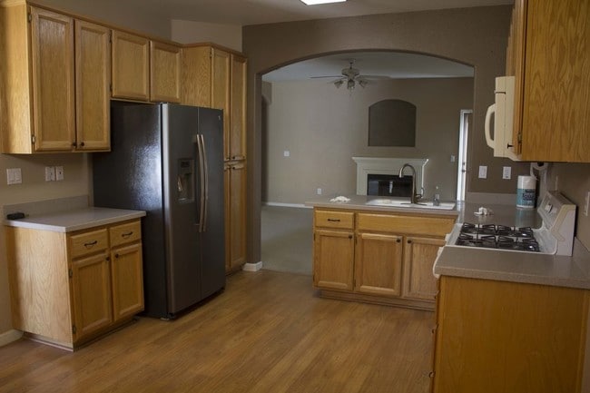 Building Photo - 9752 W Taron Drive Elk Grove CA 95757