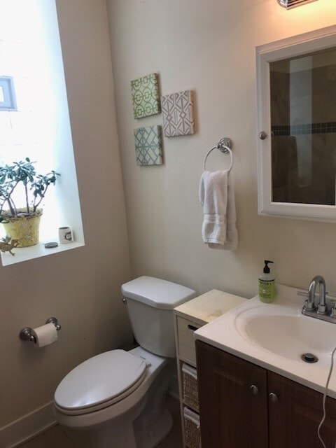 Building Photo - Large Updated 2 Bedroom/1 bath GARDEN in B...