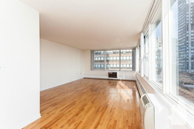 Foto del edificio - 5650 N Sheridan Rd
