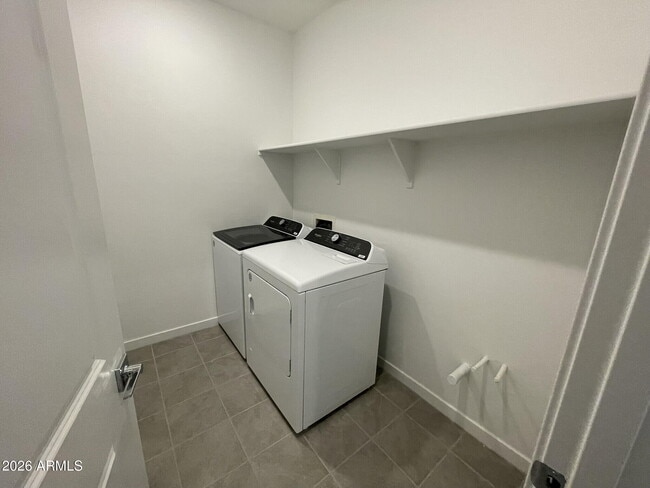 Foto del edificio - 37014 W Prado St