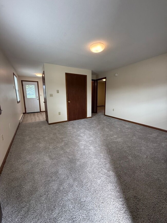 Building Photo - 643 Suffield St