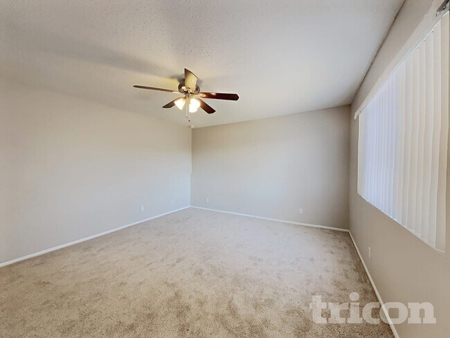 Foto del edificio - 3427 W Rosewood Ave