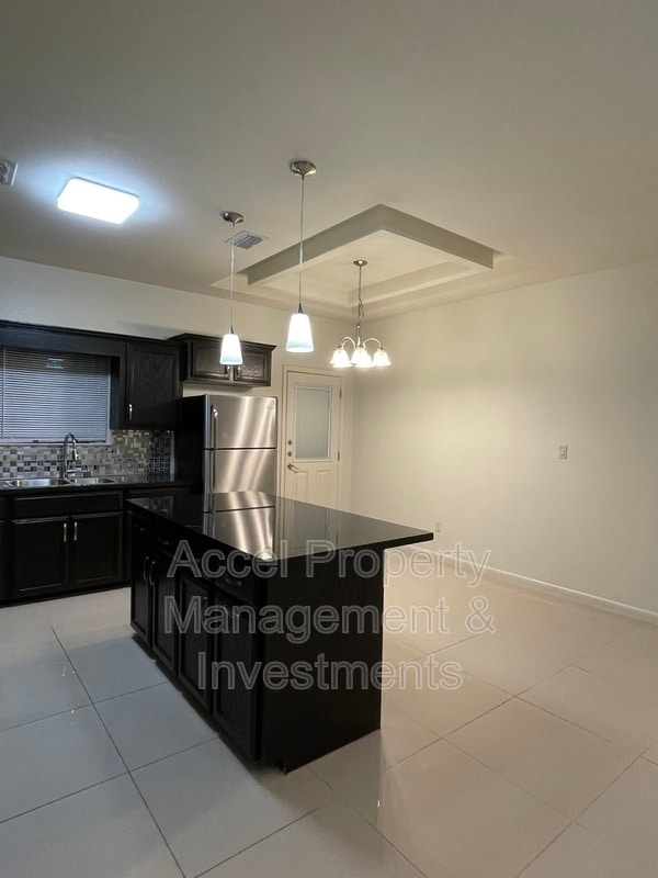 Building Photo - 1715 W Smith Dr