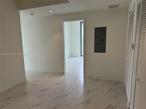 Building Photo - 2000 Metropica Wy