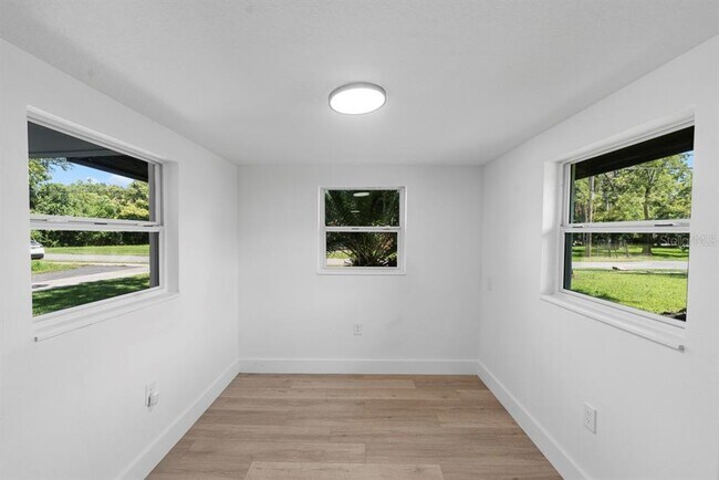 Foto del edificio - 1011 W 16th St