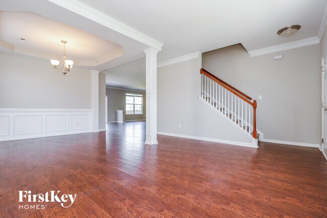 Building Photo - 619 English Oak Cir