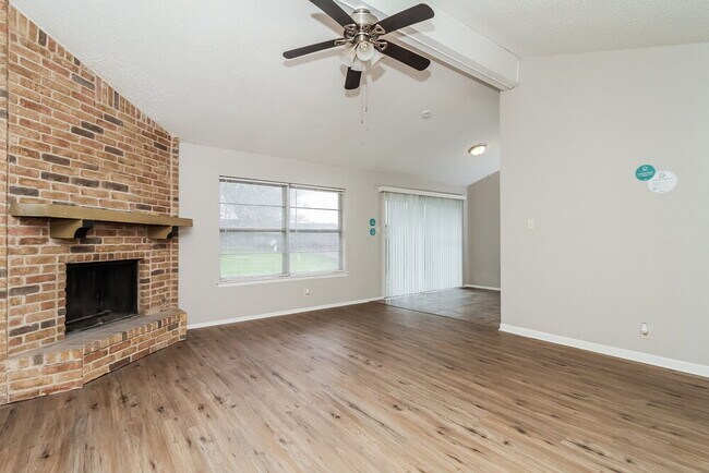 Foto del edificio - 7935 Forest Flame