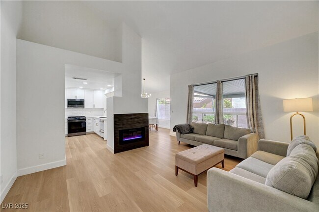 Foto del edificio - 9420 Sierra Summit Ave
