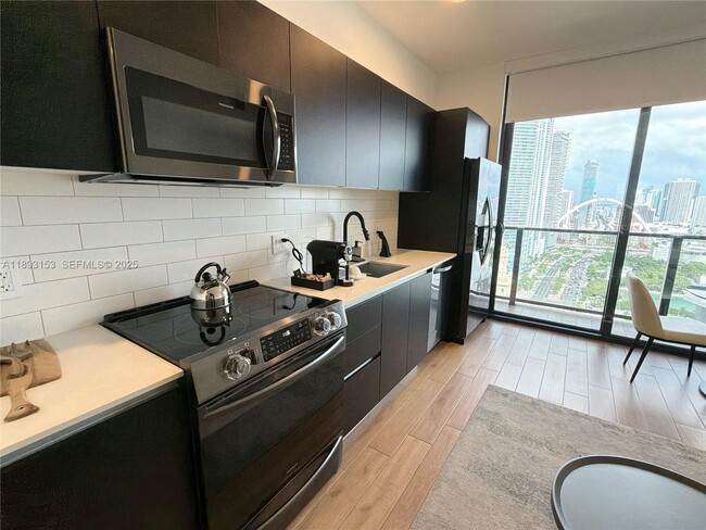 Building Photo - 98 NE 5th St