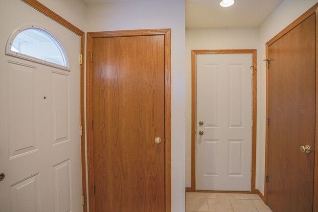 Building Photo - 149911 - 149913 Wineberry Lane