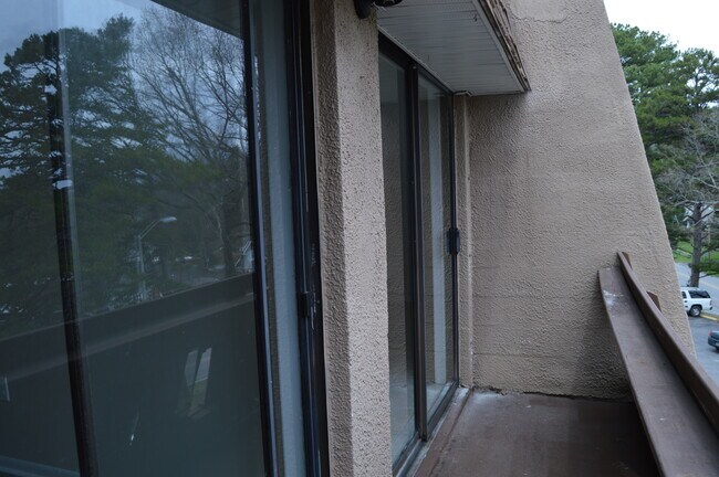 Building Photo - 915 S Seminole Dr