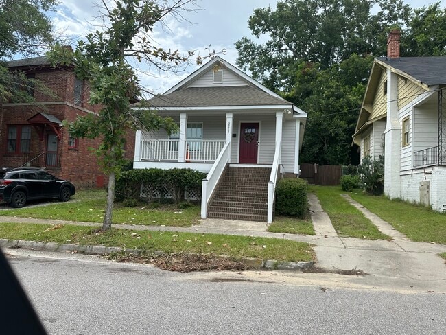 parking along side of house - 2215 Greene St