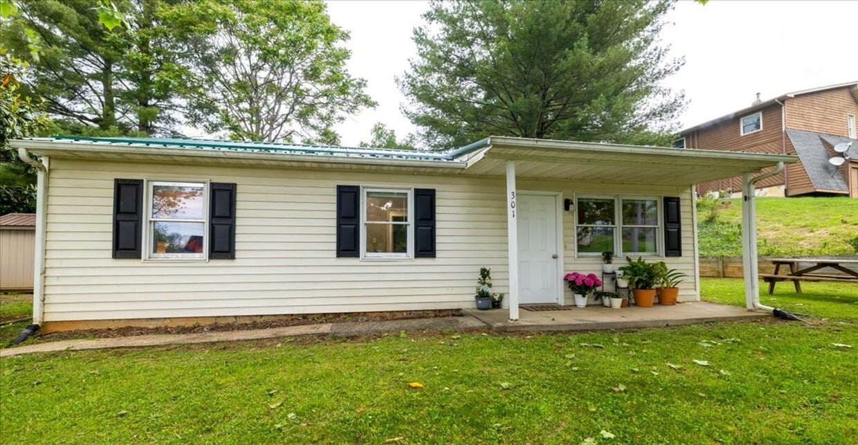 Cozy Radford Home on Forest Ave, Radford - Cozy Radford Home on Forest Ave, Radford