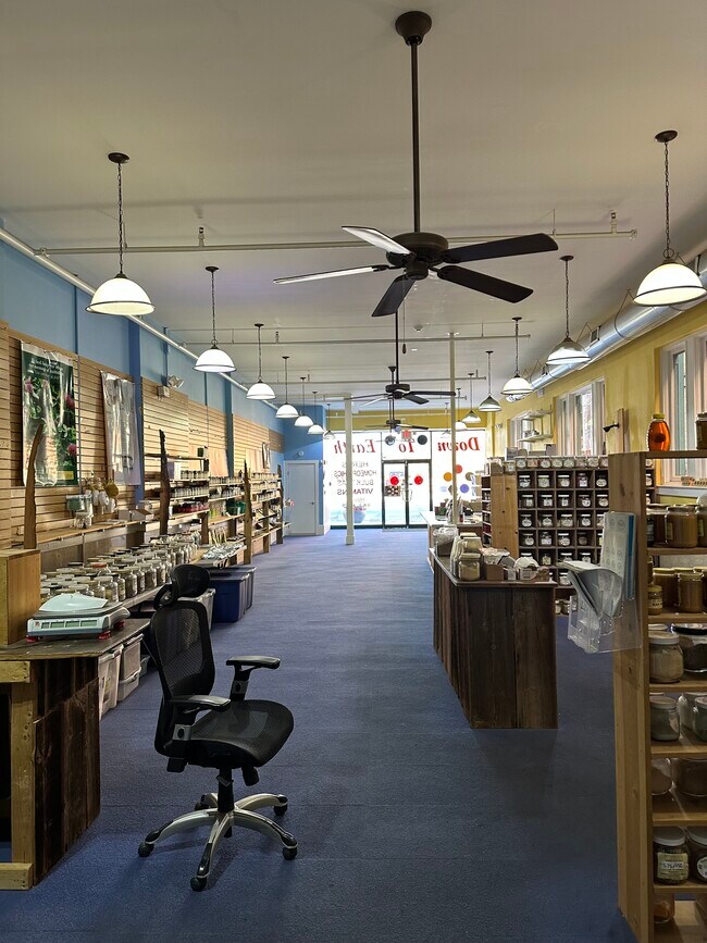 Store - 135 S Garnett St