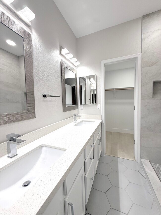 Foto del edificio - 15677 N 29th St
