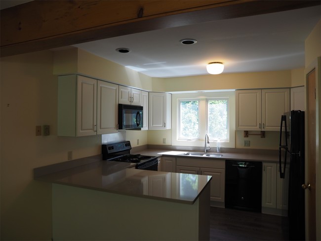 Building Photo - 452 Acorn Ln