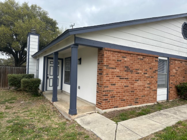 Photo - 6303 Waddesdon Wood House