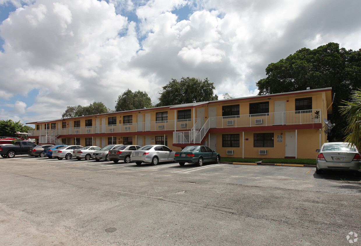 Primary Photo - Jackson Street Apartments