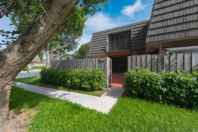 Building Photo - 402 4th Way