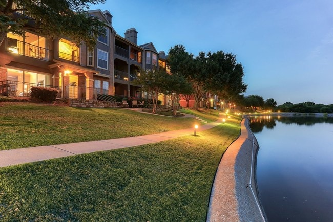 Building Photo - The Reserve On Willow Lake Apartments