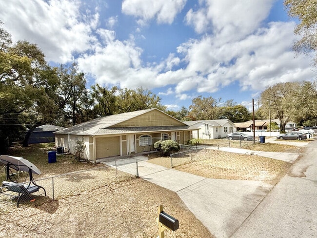 Building Photo - 2625 E 32nd Ave