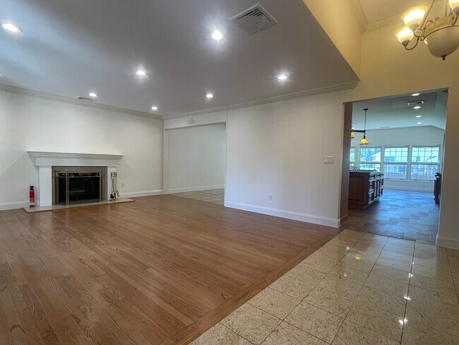Building Photo - 971 Midland Rd
