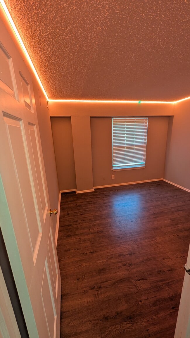 Building Photo - 7621 Provincial Dr