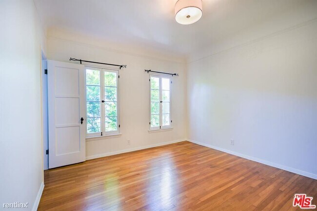 Building Photo - 2 br, 1.5 bath Condo - 1607 Stearns Dr # Top