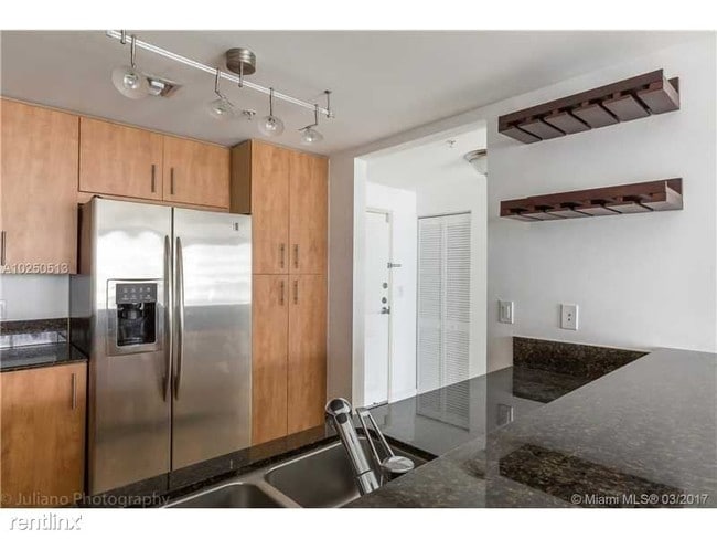 Building Photo - 7900 Harbor Island Dr
