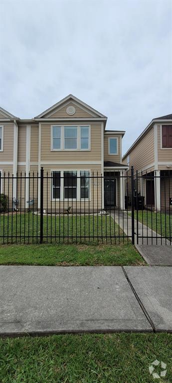 Building Photo - 8007 Ellinger Ln