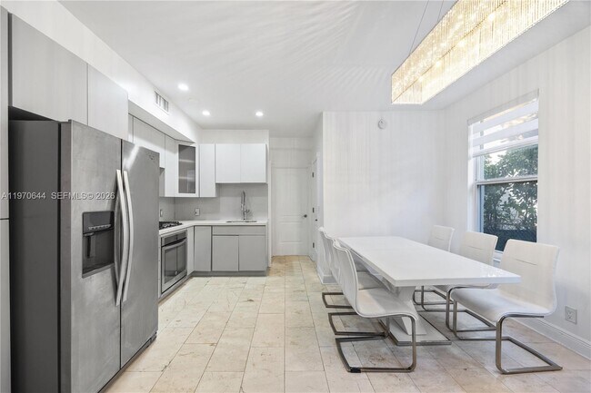 Foto del edificio - 4215 Sheridan Ave