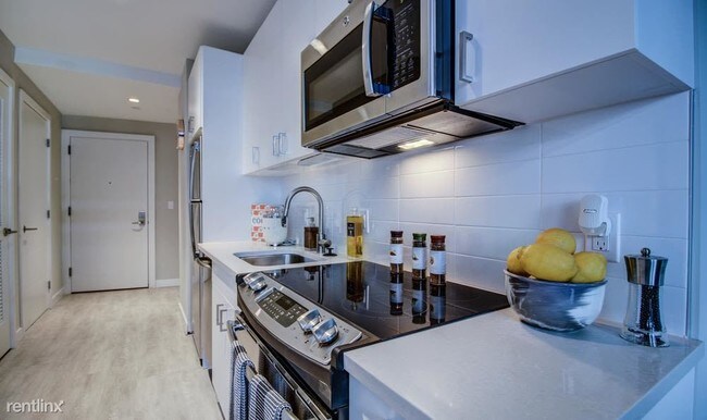 Building Photo - Studio, 1 bath  - 55 Seaport Blvd Unit 15
